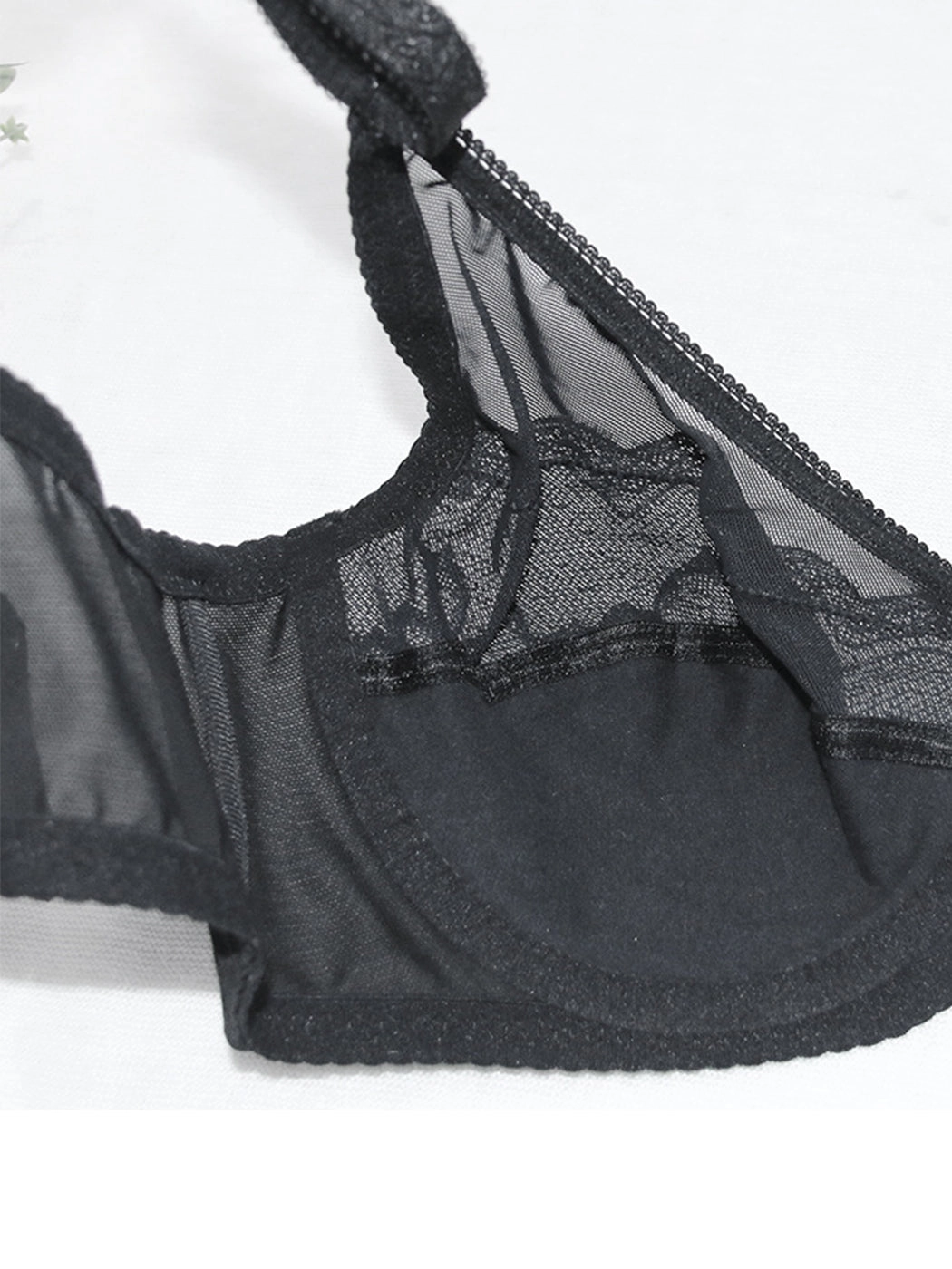 V-neck Ultra-thin Lace Underwire Bra